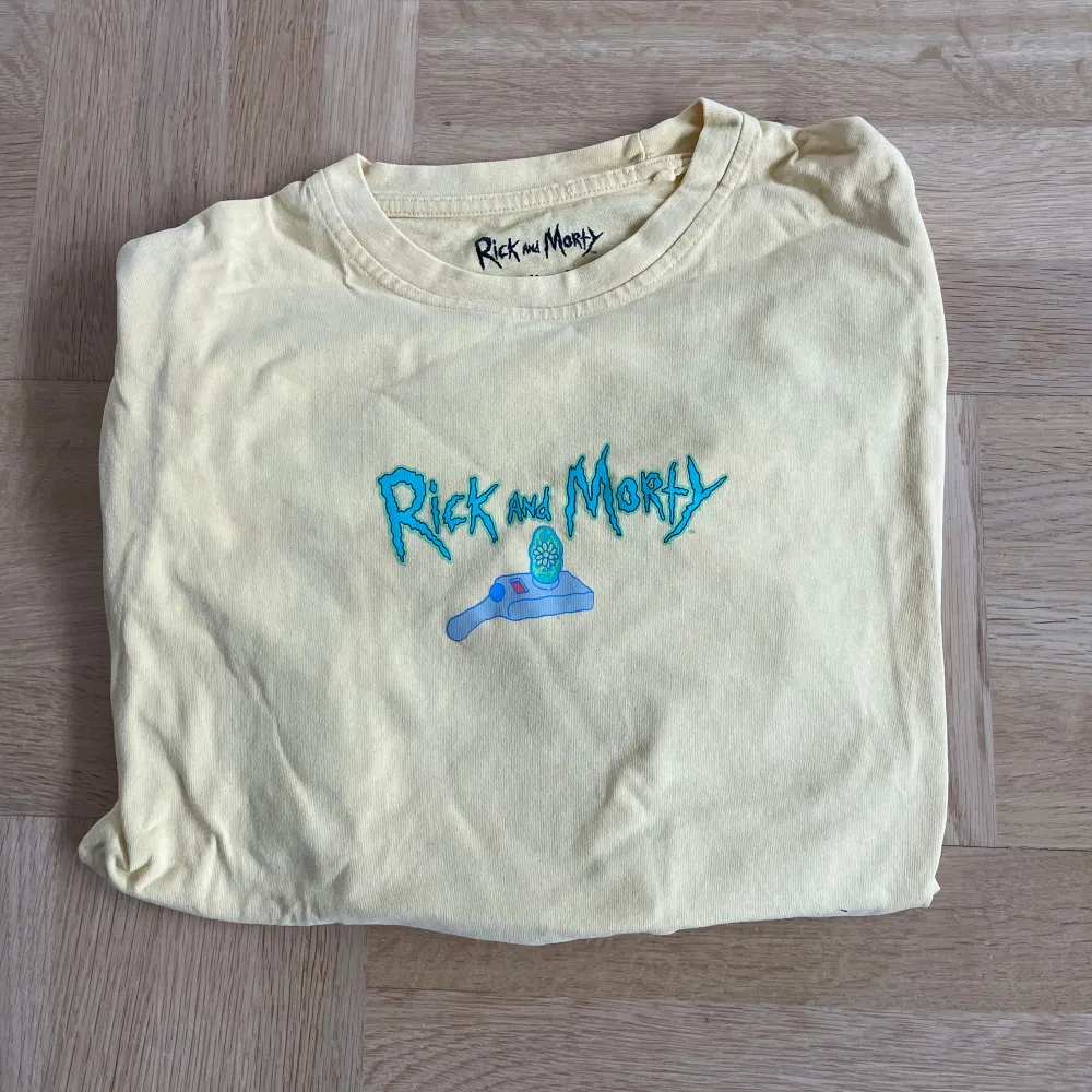 Rick and Morty T-shirt i bra skick. Storlek S  Bara höra av sig för fler bilder eller frågor😎. T-shirts.