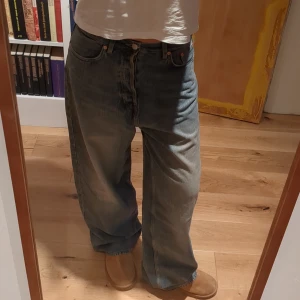 Baggyjeans från weekday - Feta baggyjeans från weekday (astro) i strl 29/34, aldrig använda köpt för 600kr