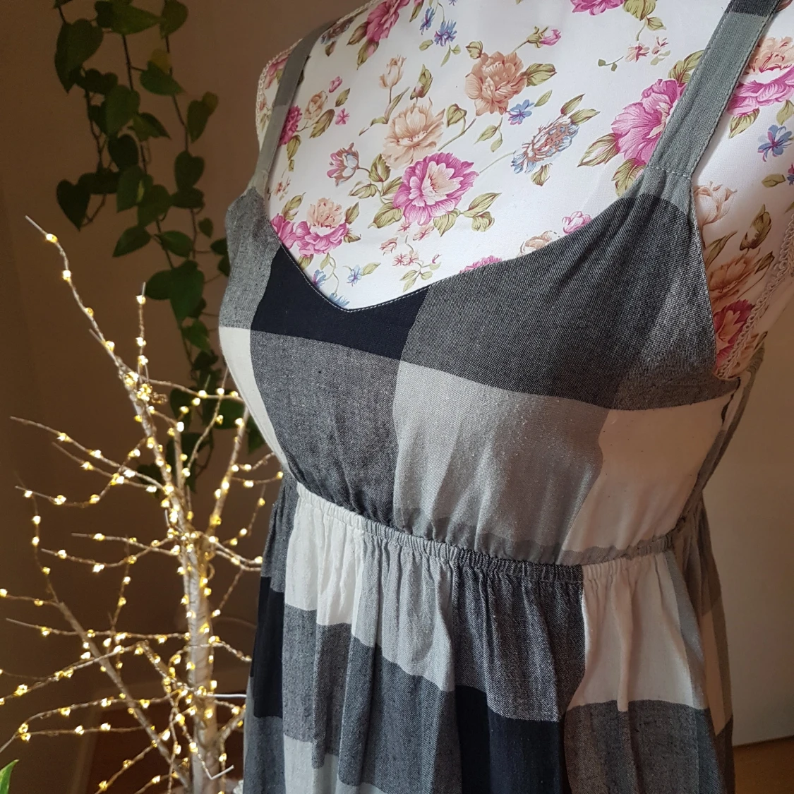 Rutig bomulls-klänning med fickor - 91