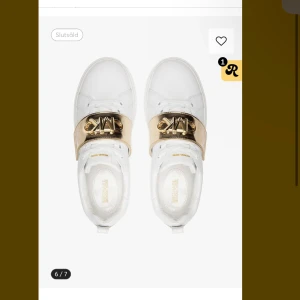 Micheal kors skor  - Jätte fina micheal kors skor i storlek 40 köptes för 2300kr men säljs för 1700kr  Är öppen för prisförslag så det är bara att skriva. Skorna har blivit anvönda ett få tal gånger men är jätte fint använda. 