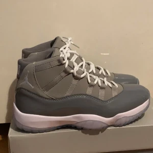 Jordan 11 - Nya storlek 45 passar även 44   Priset kan diskutera vid snabb affärer 