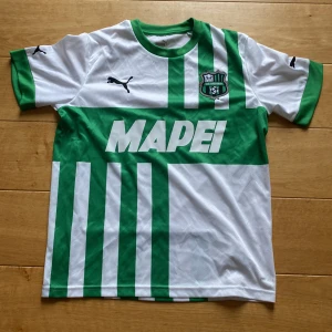 Fotbollströja  - En Sassuolo tröja i st 13-14 år i mycket fint skick!