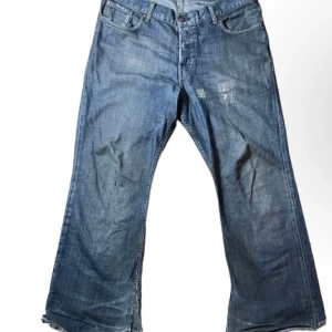 Baggy jeans - Super snygga baggy jeans. Nästan aldrig använda av mig men är lite slitna och så från förra ägaren. Storlek M/S