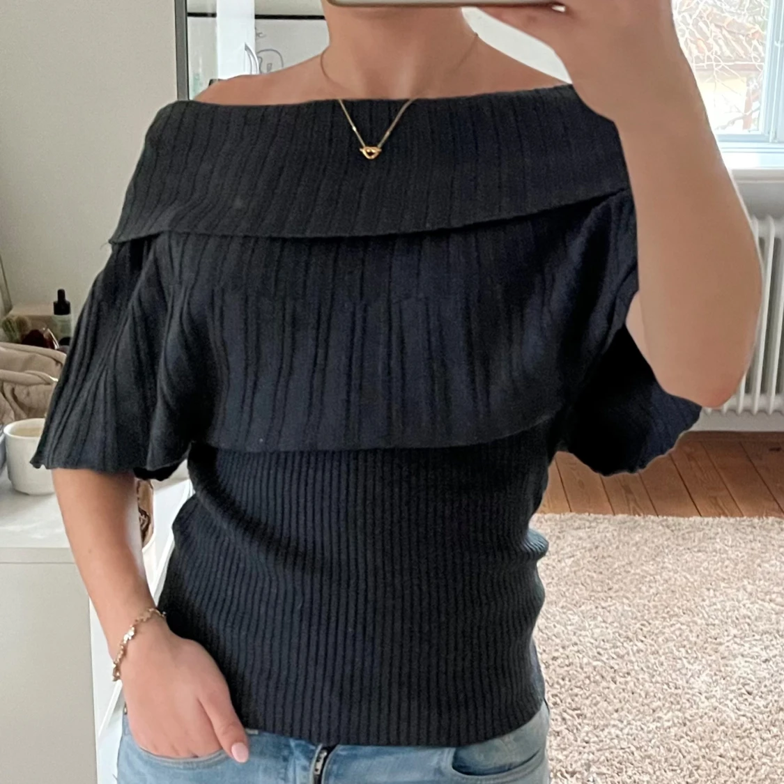 Svart/Grå ribbad offshoulder topp