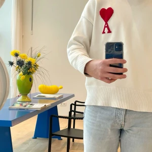 Ami vit tröja  - Hej säljer min nya ami tröja. Helt nytt skick 