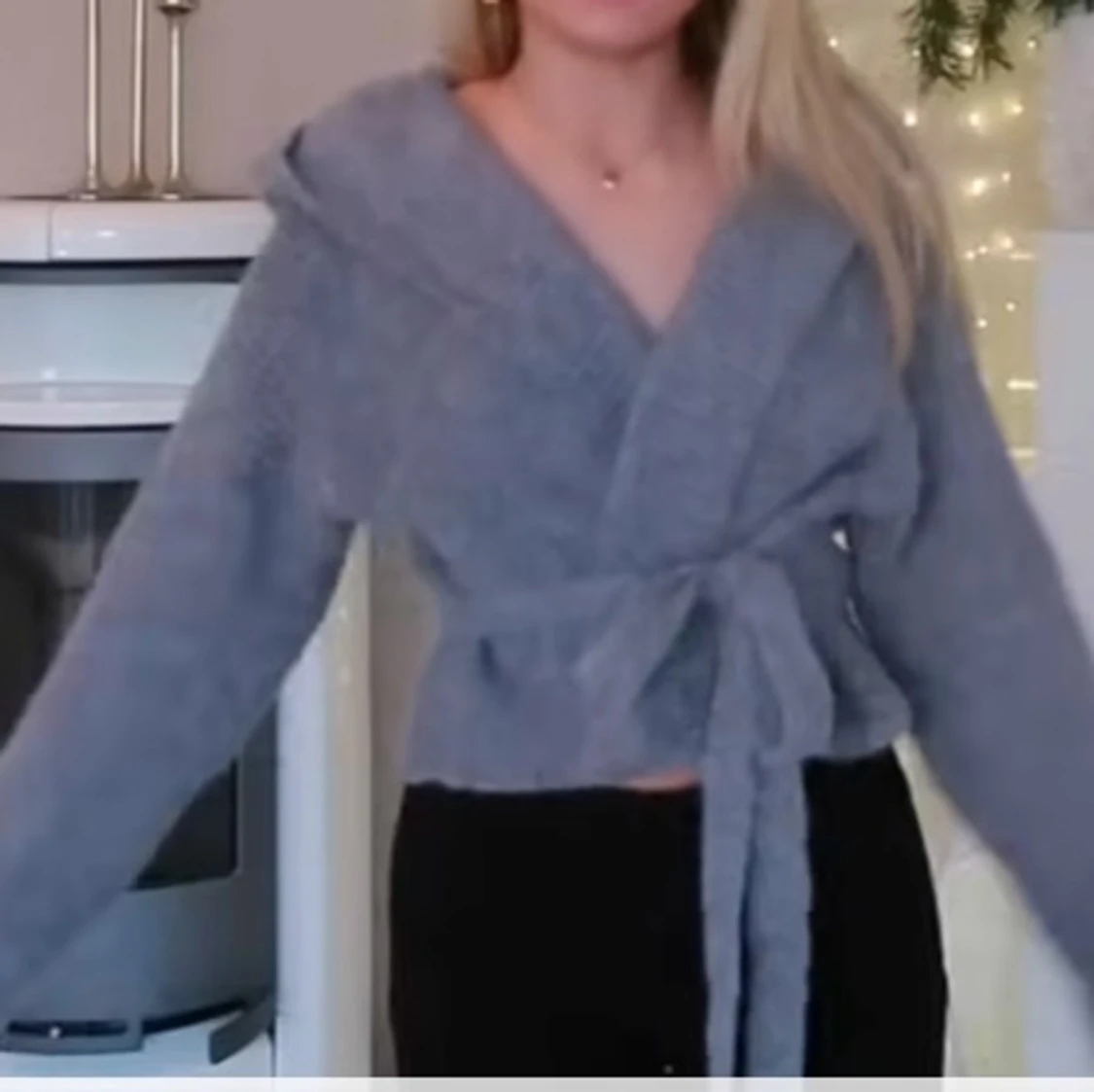 Grå kofta med knytband