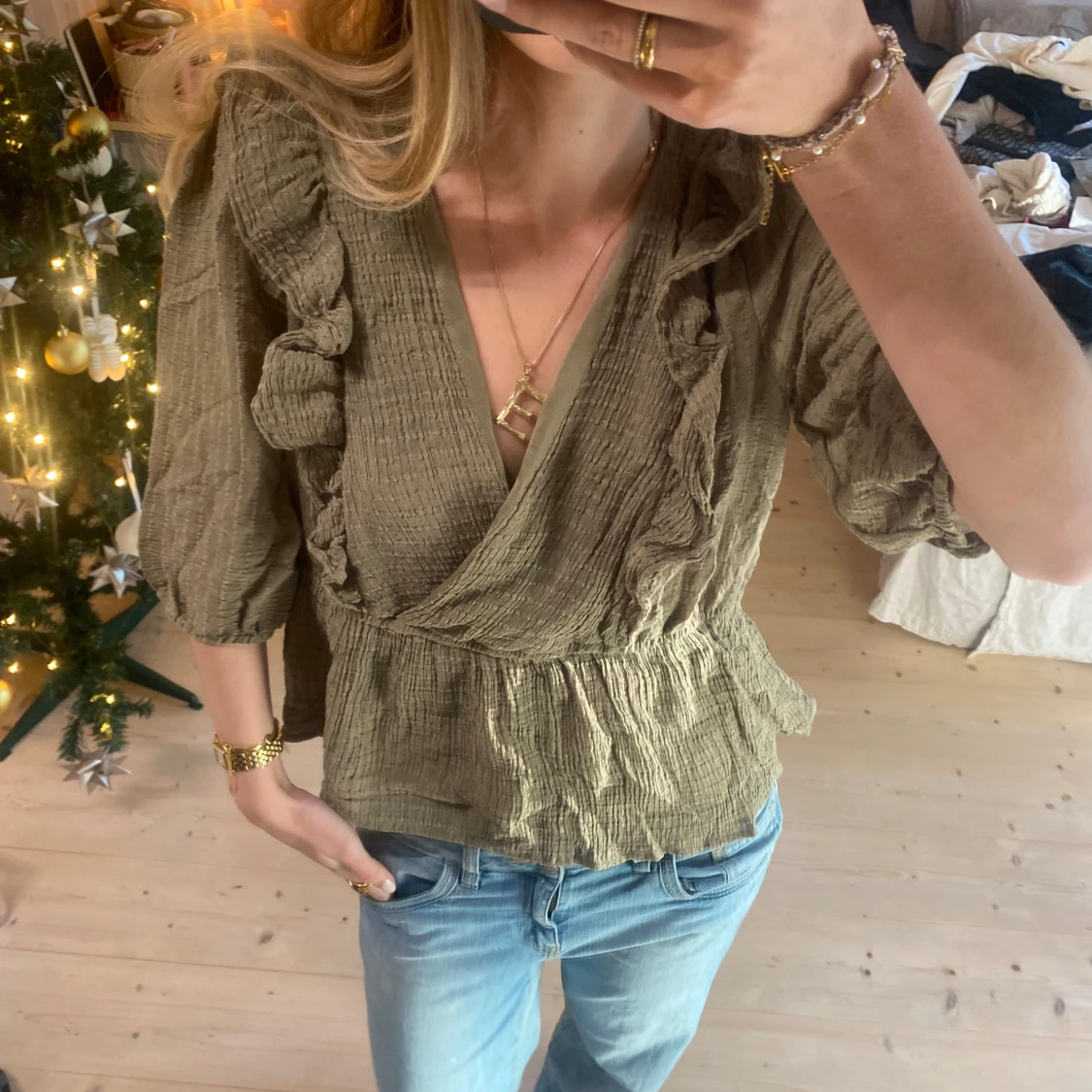 Trekvartsärmad volang blus - 93