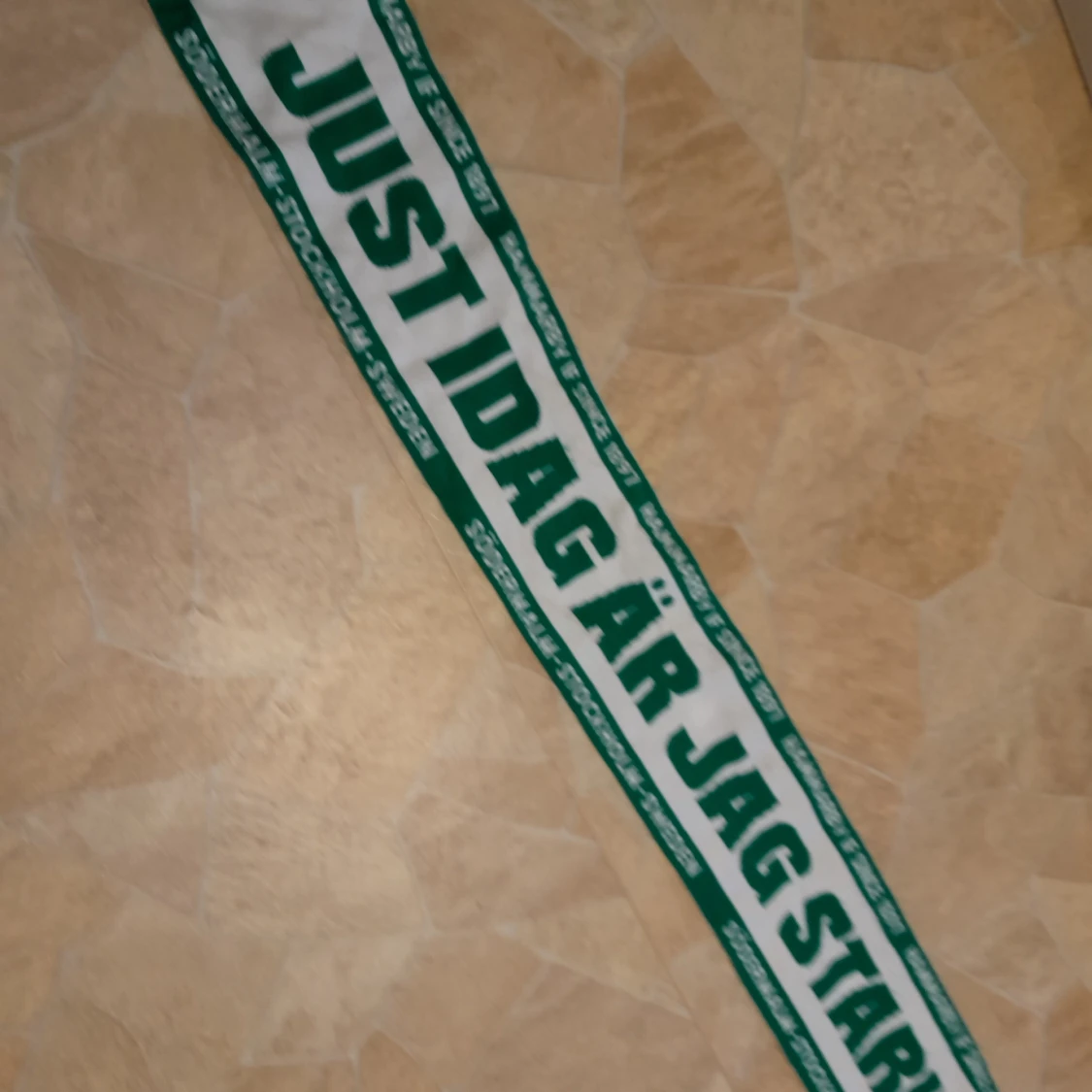 Halsduk Hammarby, Bajen, Just idag är jag stark - 90