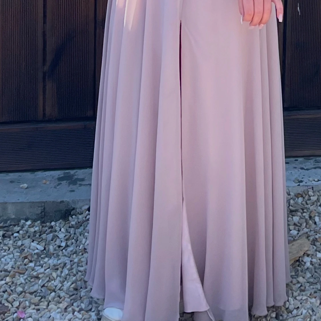 Ljusrosa långklänning med spetsdetaljer - 92