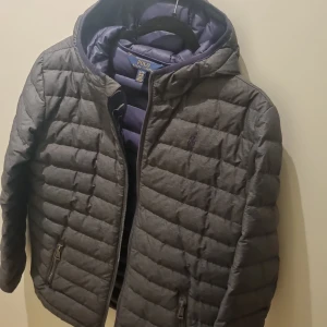 Ralph lauren  - Nästan nyskick. Står Junior XL i den, ser ut att även passa XS.