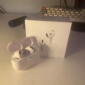 Airpods-4 - Riktigt fina hörlurar perfekt kvalitet 