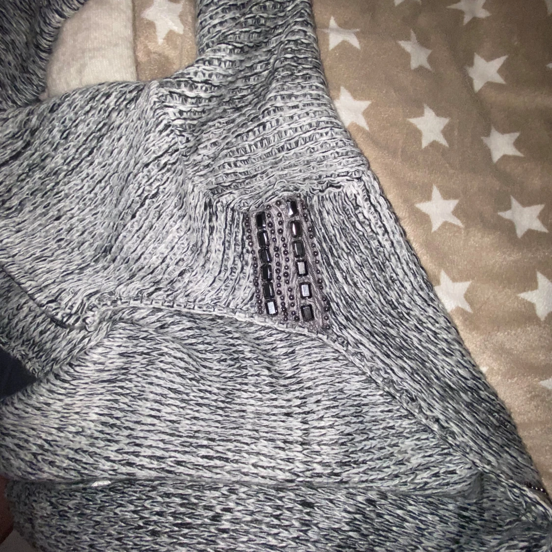 Grå stickad kofta från Flame - 92