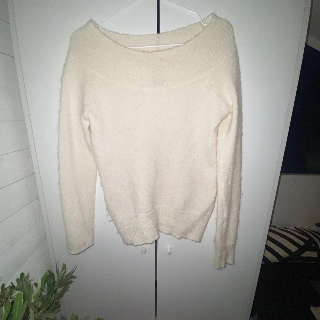 Vit stickad tröja från Crocker