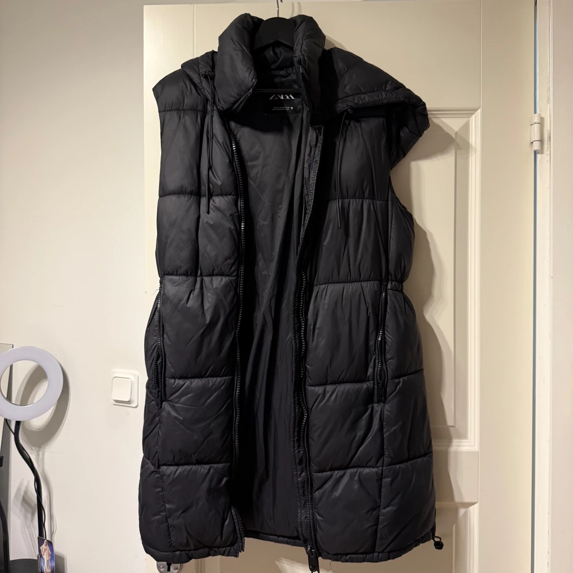 Svart dunväst från Zara