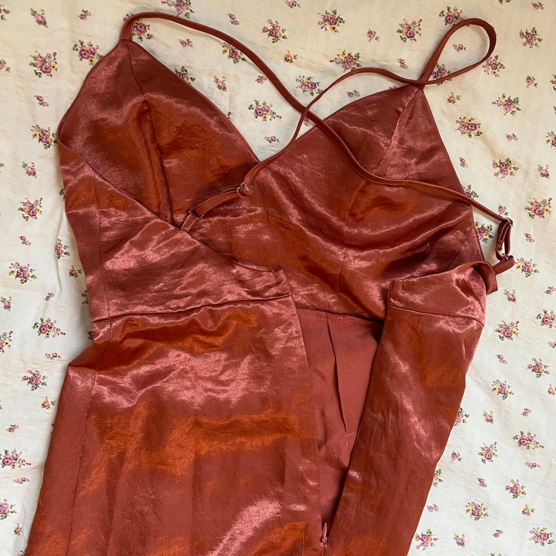 Rosa långklänning med smala axelband - 3