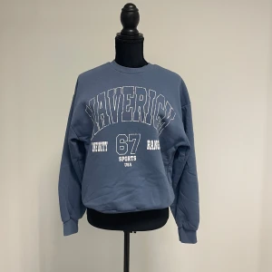 Tröja - Blå tröja från Gina Tricot,  använd endast ett fåtal gånger🦋