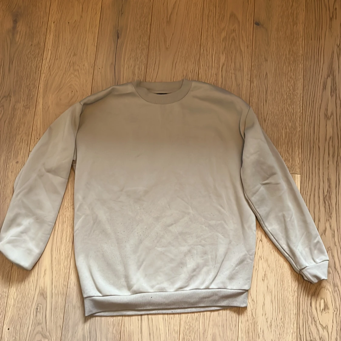 Beige sweatshirt