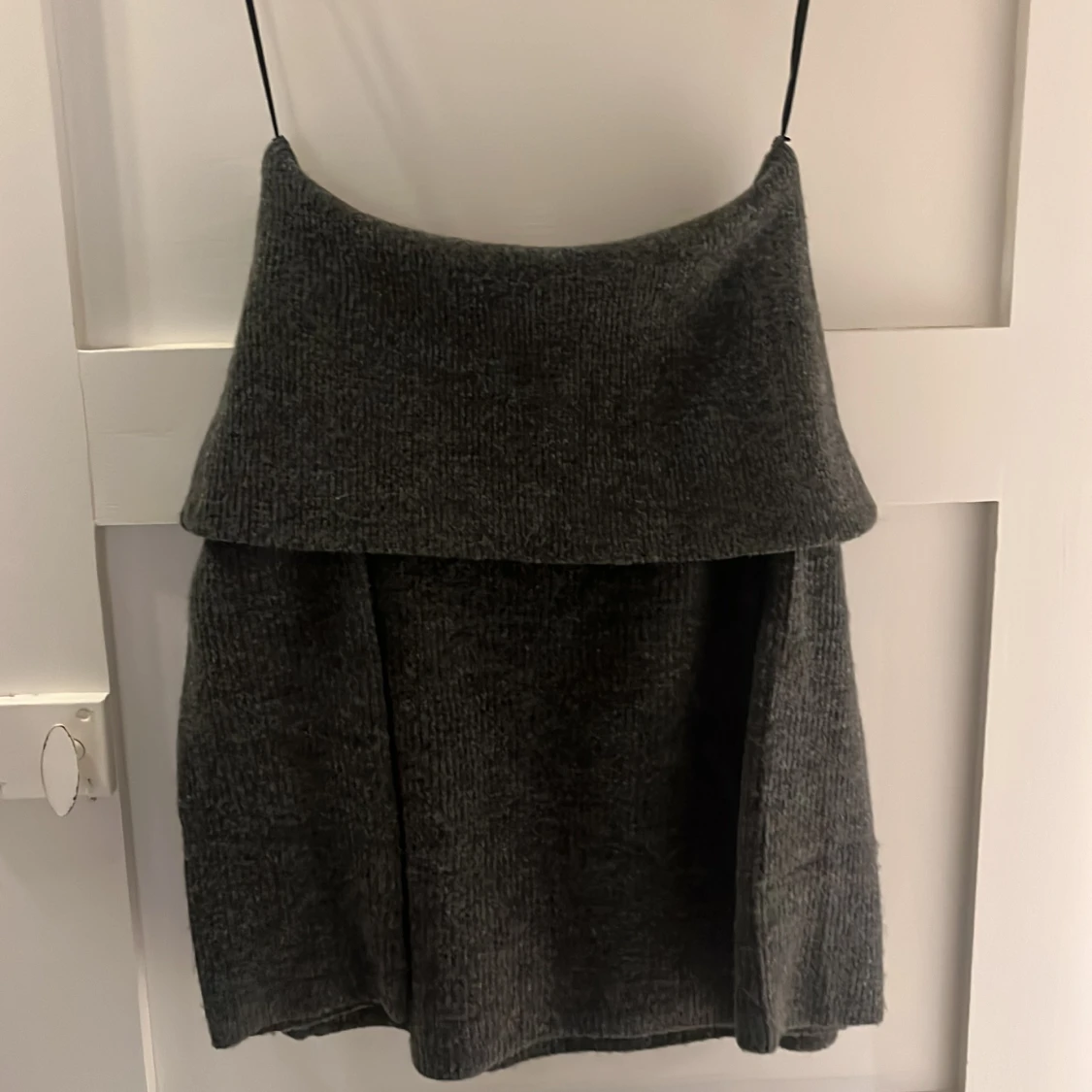Mörkgrå offshoulder tröja - 91