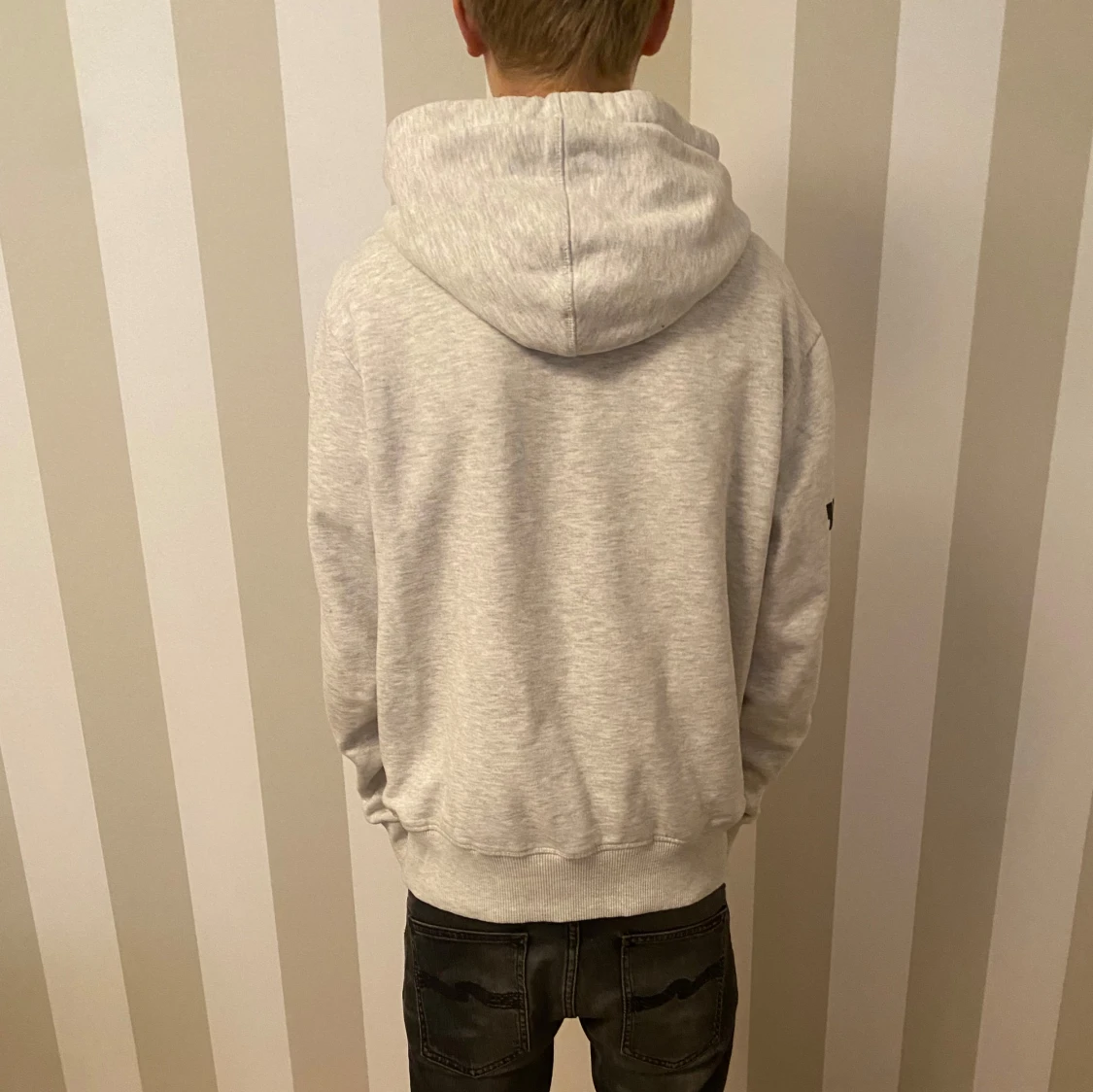 Grå hoodie från Superdry - 90