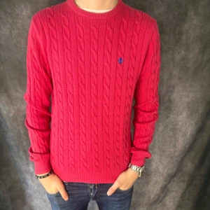 MORRIS KABELSTICKAD TRÖJA  - Morris Kabelstickad Tröja - Storlek M - Deluxecloset 