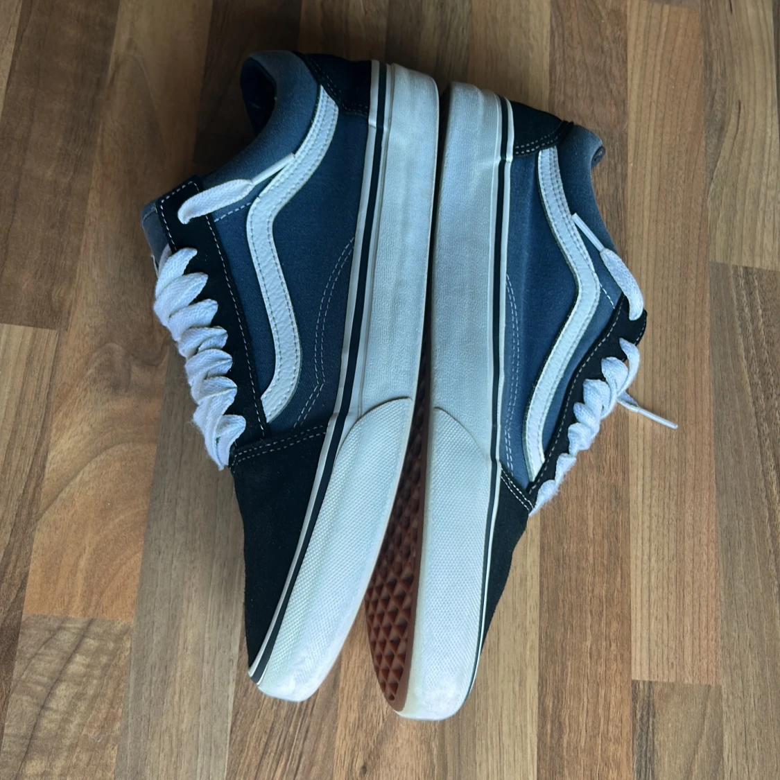 Svart och blå sneakers från Vans - 1