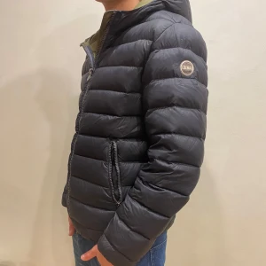 Colmar jacka  - Hej! Säljer nu min jacka från märket Colmar, storlek 48/M, bra skick modellen är 184cm och väger 70kg . Tveka inte på att höra av dig om du har frågor eller funderingar kring jackan!