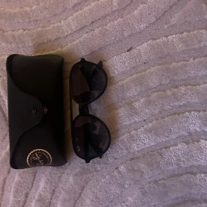 Ray ban - Ray ban cats, väldigt fint skick endast använda ett fåtal gånger. Fodral följer med.