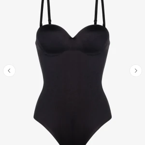 Svart body - Fin svart body från Dorina, endast testad. Det är min bild i annonsen. 