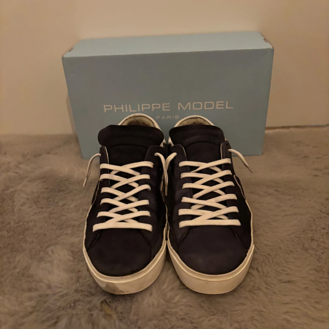 Mörkblåa Philippe Model skor s44 - 2