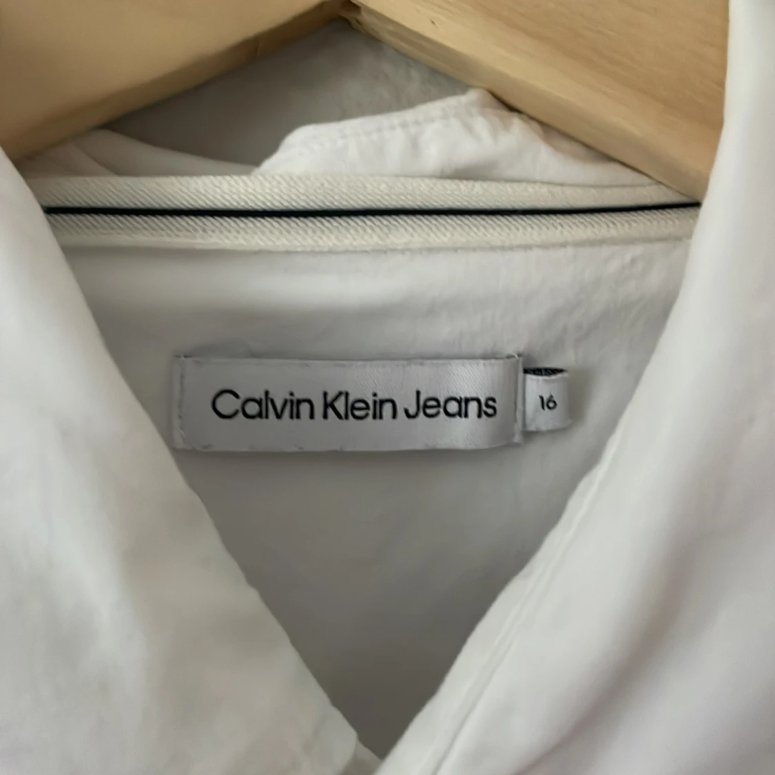 Vit skjorta från Calvin Klein  - 2