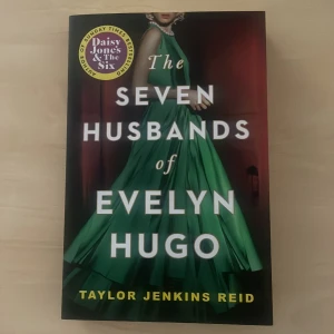 The Seven Husbands of Evelyn Hugo bok - Säljer ”The Seven Husbands of Evelyn Hugo” på engelska! Är helt ny och oläst kontakta ifall ni har frågor🫶