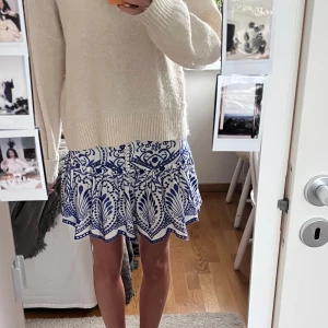 Sommar kjol - Somrig och superfin kjol från Zara! Säljer då den är för stor, i bra skick 😋😋