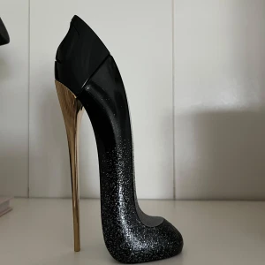 Carolina Herrera good girl supreme 50ml - Carolina herrera good girl supreme 50ml. Det är ungefär 70% kvar. 