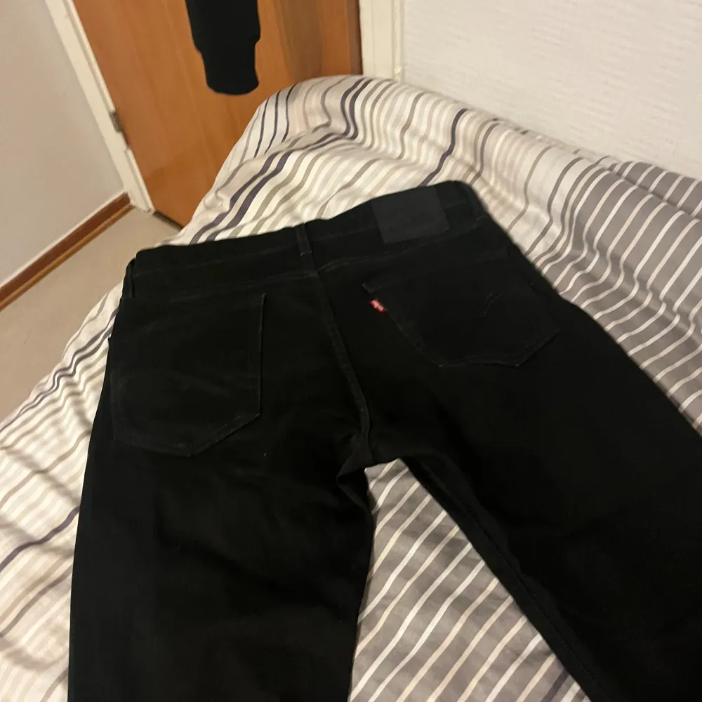 Sköna jeans som är lite använda men fortfarande dunder skick. Jeans & Byxor.