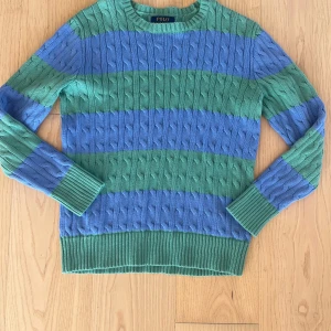 En polo tröja bra till skolstarten - Nästan helt oanvänd skicka 10/10 