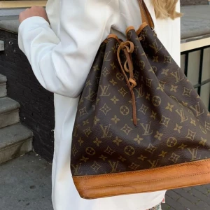 Louis Vuitton Noe bag - Intressekoll på denna underbara Lv noe väskan😍 köpte den precis här på plick men hittade en annan väska så kanske säljer vidare denna! Skriv för fler frågor / bilder