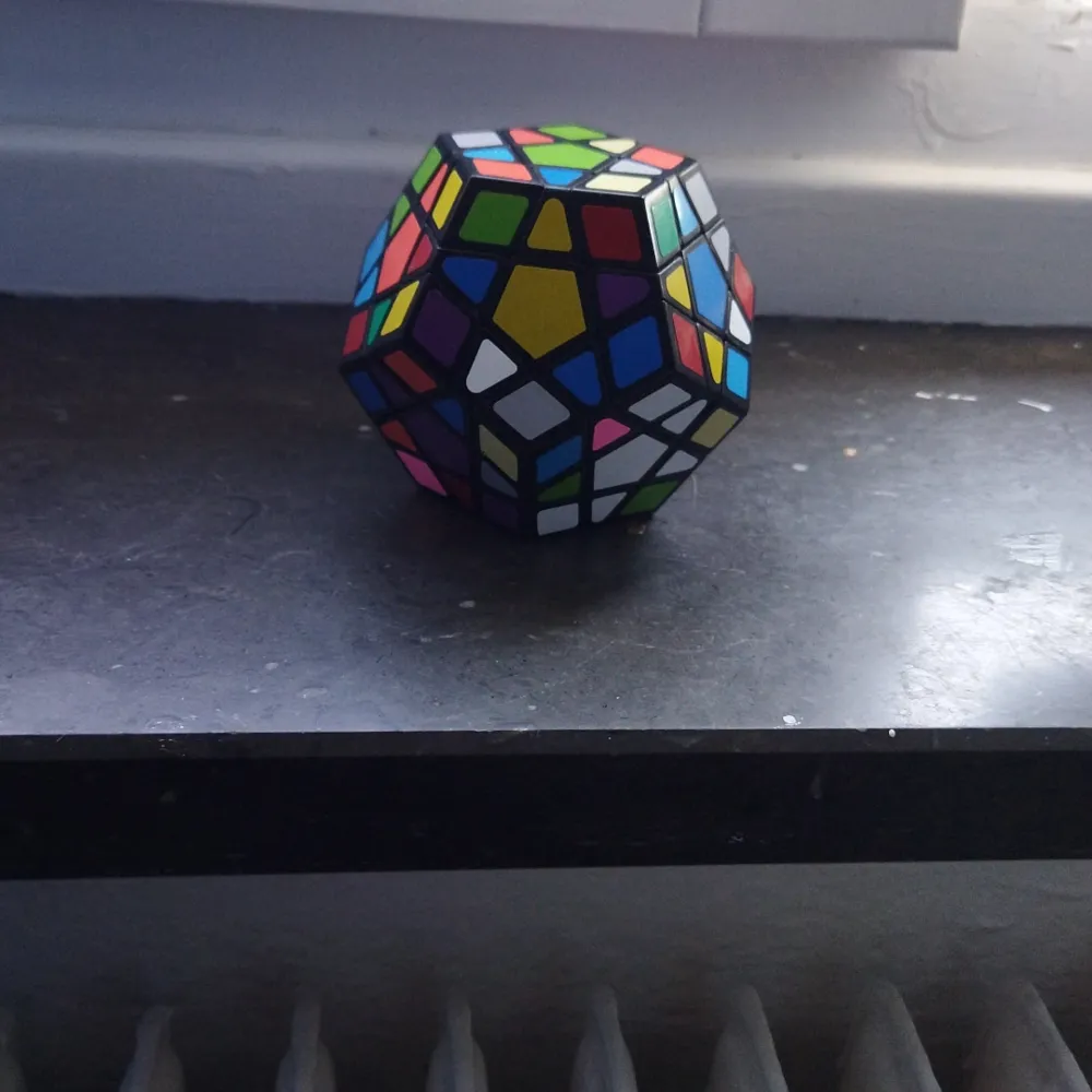 Hej säljer en Rubiks kub . Övrigt.