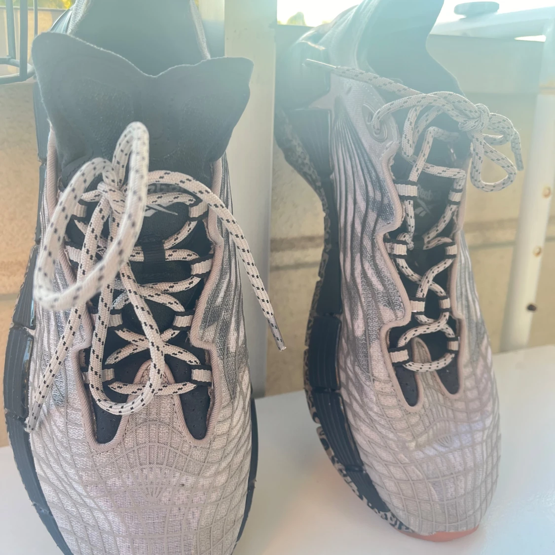 Gråa sneakers från Reebok - 91