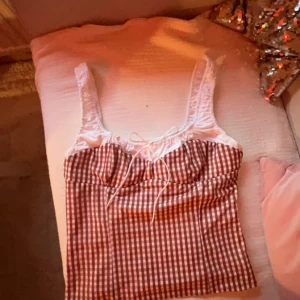 zara topp - så snygg rutig zara topp💝 storlek M men liten i storleken och helt slutsåld