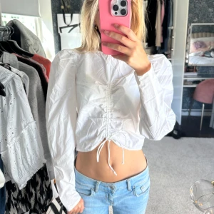Blus ifrån only - Säljer denna super fina blusen, nästan oanvänd!💕
