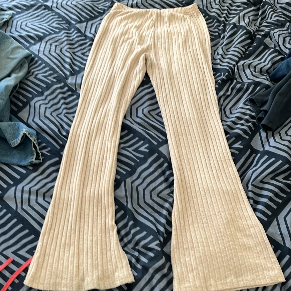 Beige ribbad byxdress - 92