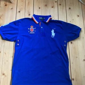 Ralph Lauren polo pikétröja  - Den är XL för barn och ung M för vuxen. Använt några gånger men inga synliga fel. 