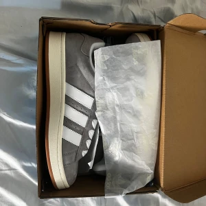 Adidas campus  - Oanvänd storlek 44