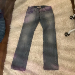Jeans - Långa low waist, för små för mig i höfternaoch för lite för lång (är 168 ungefär)