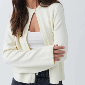 Kofta gina tricot - Vit one button knit cardigan från Gina Tricot, storlek M. Bra skick