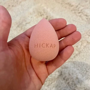 Hickaps beauty blender - Hickaps makeup blender - ”smooth operator”. 100% vegan.
