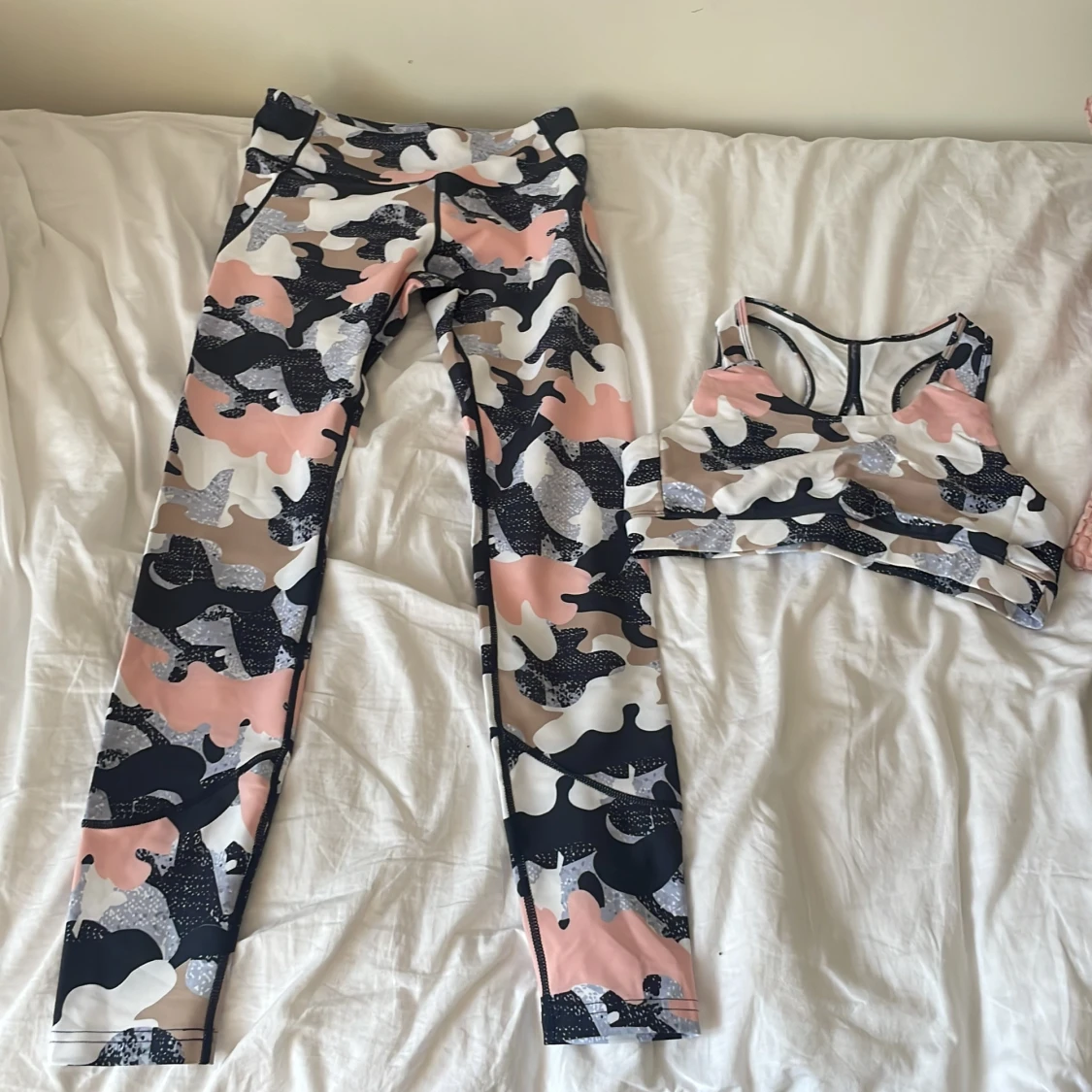 Träningsbyxor med en topp