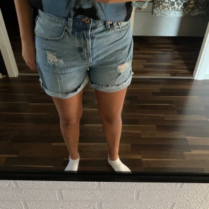 Jeansshorts  - Blåa jeansshorts från lager 157 i storleken S. 