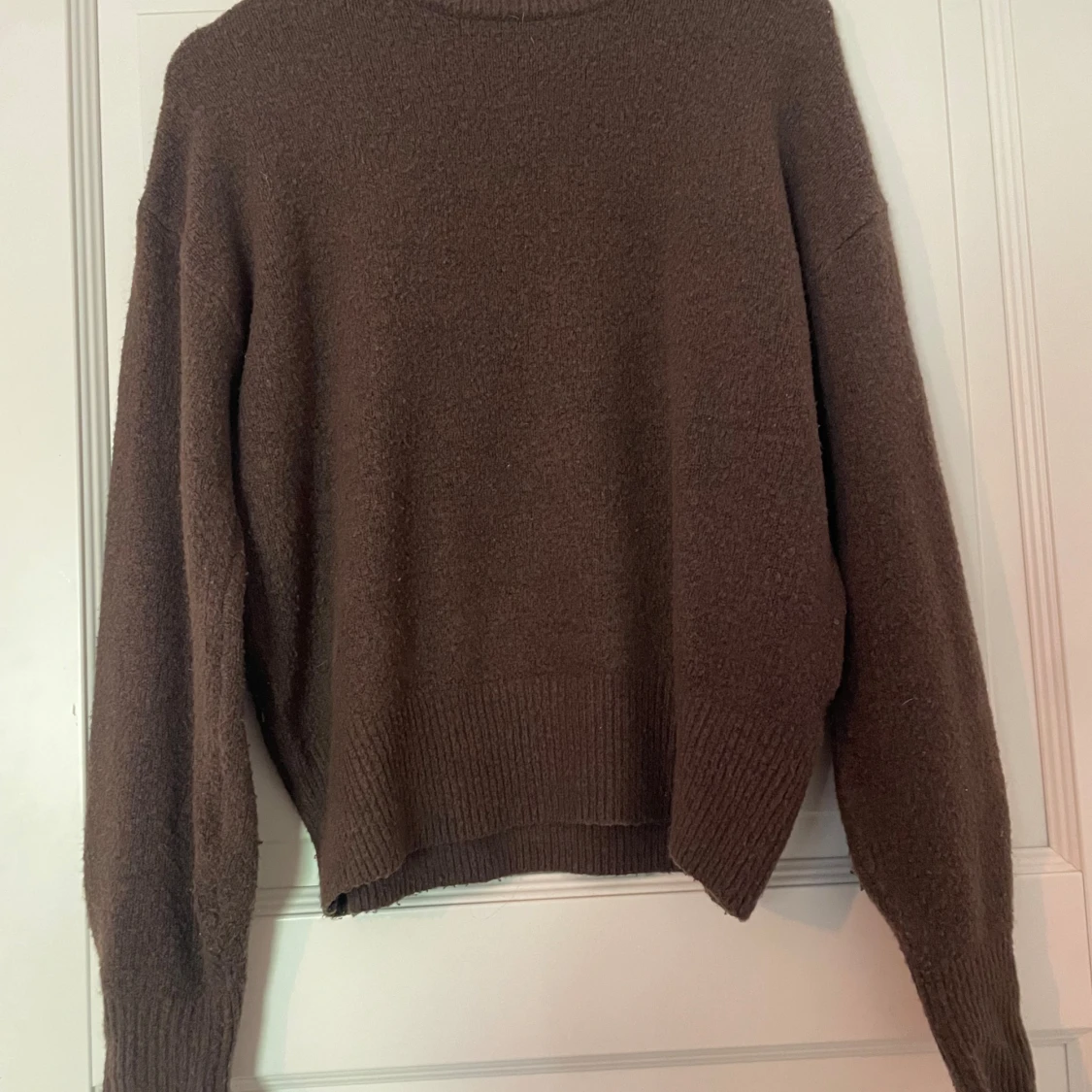 Brun stickad tröja från BikBok - 90