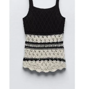 Knit top från Zara - Virkat linne från Zara, utan prislapp helt oanvänt💕 Säljer då banden är för långa 